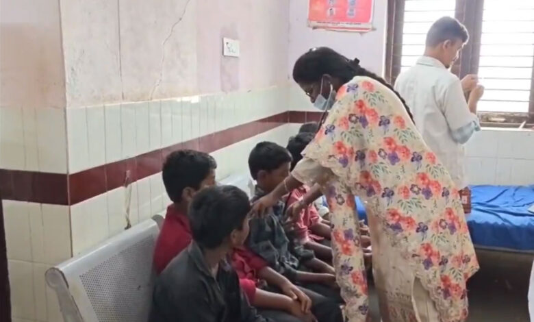 تلنگانہ کے سرکاری اسکول میں فوڈ پوائزننگ کا شبہ، ناشتہ کھانے کے بعد 13 طلبہ بیمار
