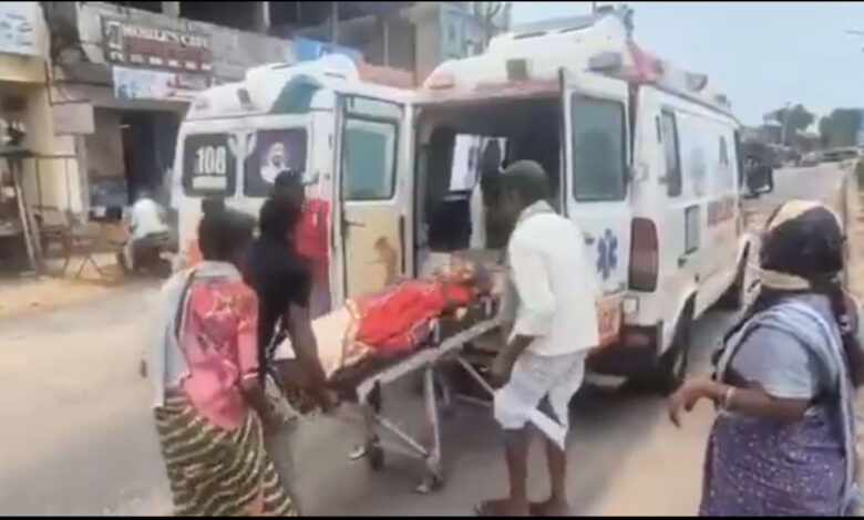 راجنا سرسیلہ میں 108 ایمبولینس راستے میں خراب، 85 سالہ زخمی خاتون کو دوسری ایمبولینس کا انتظار