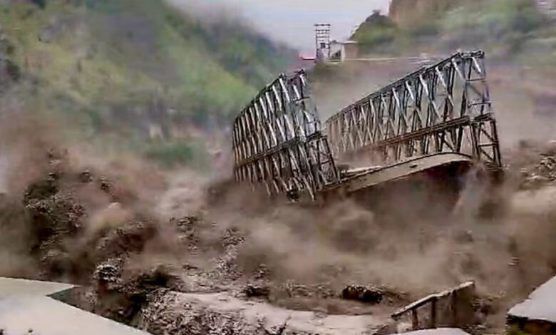 اتراکھنڈ کی نیتی وادی میں خوفناک طغیانی، تماک نالہ پر بیلی برج بہہ گیا، BRO آپریٹر لاپتہ