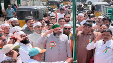 مرزا رحمت بیگ ایم ایل سی نے80ویں جشن آزادی کے موقع پر شہر کے مختلف اسمبلی حلقوں میں ترنگا لہرایا
