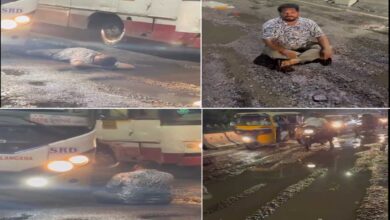 خراب سڑک کے خلاف شہری کا انوکھا احتجاج، گڑھے میں لیٹ کر GHMC کے خلاف آواز بلند