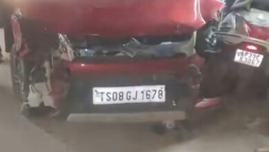 کوکٹ پلی میں شراب کے نشے میں ڈرائیور کی دہشت، 8 موٹر سائیکلوں کو ٹکر مار کر کیا تباہ