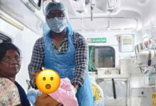 سرکاری اسپتال کے عملے کی مبینہ غفلت، حاملہ خاتون نے ایمبولینس میں بچے کو جنم دیا