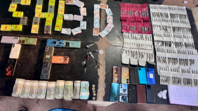 مرغوں کی لڑائی پر سٹہ بازی کے اڈے پر چھاپہ، 22 گرفتار