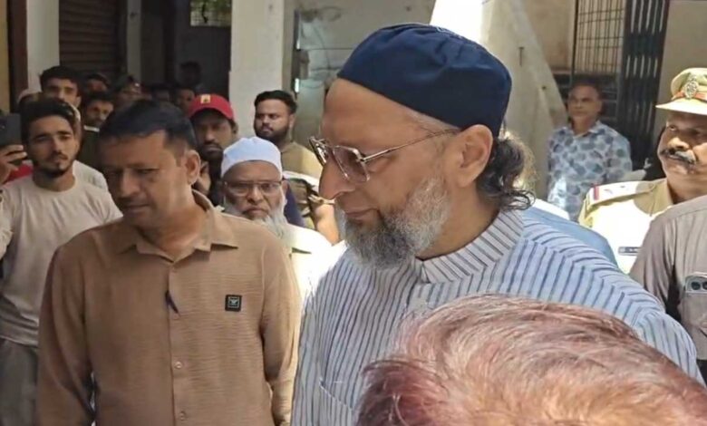 نوٹس پانے والے افراد کی سماعت، اسدالدین اویسی نے مراکز کا کیا دورہ