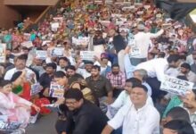 تلنگانہ سیکریٹریٹ ملازمین نے مرکزی دروازے پر احتجاج کیا