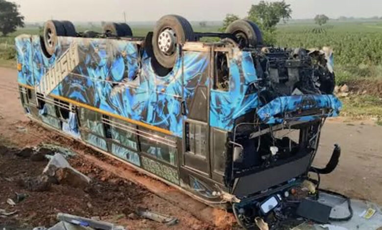 جوگولامبا گدوال میں طلبہ سے بھری بس الٹ گئی، 37 طلبہ محفوظ