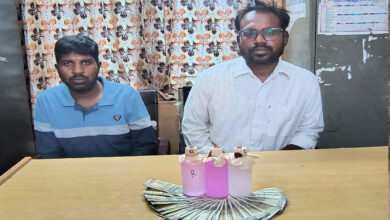 تلنگانہ ACB کی کارروائی، ریونیو انسپکٹر اور ایک شخص 15 ہزار روپے رشوت لیتے گرفتار