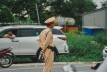 چالان کی وصولی کیلئے گاڑی روکنا اور چابی چھیننا، پولیس کو کتنا اختیار ہے؟