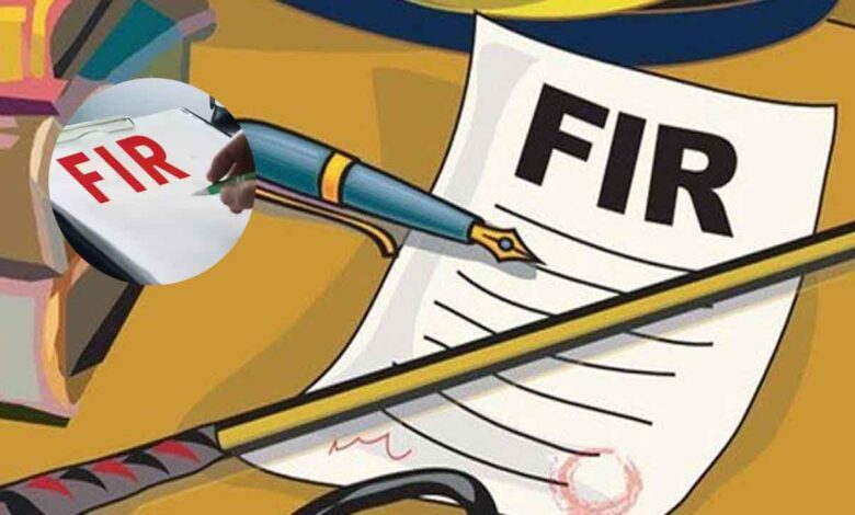ایک سال سے FIR کیلئے بھٹک رہے ہیں؟ پولیس افسر کے خلاف کیس درج کرانے کا راستہ جانیں