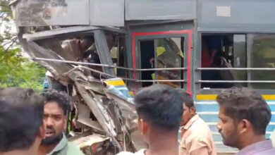 مشرقی گوداوری میں خوفناک سڑک حادثہ، ٹپر لاری کی آر ٹی سی بس کو ٹکر، دو بچے شدید زخمی