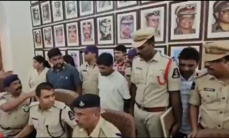 لڑکیوں کی فرضی سوشل میڈیا آئی ڈی بنا کر تقریباً ایک ہزار افراد کو دھوکہ، 26 لاکھ روپے بٹورنے والا نوجوان گرفتار