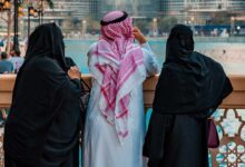 دو بیویوں میں سے ایک کو بیرونِ ملک ساتھ لے جانا