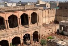 ویڈیو: پاکستان میں 200 سال قدیم مندر کو ڈھانے کی کوشش ناکام