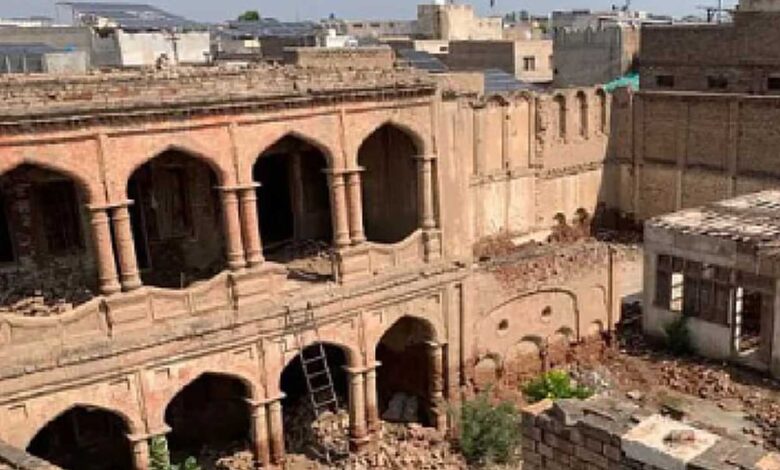 ویڈیو: پاکستان میں 200 سال قدیم مندر کو ڈھانے کی کوشش ناکام