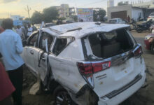 شمس آباد میں خوفناک سڑک حادثہ، تیز رفتار انووا دیوار سے ٹکرا کر کئی بار الٹ گئی